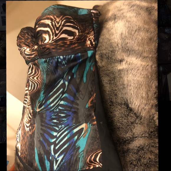 Bebe Iridescent Print Top - Picture 4 of 7